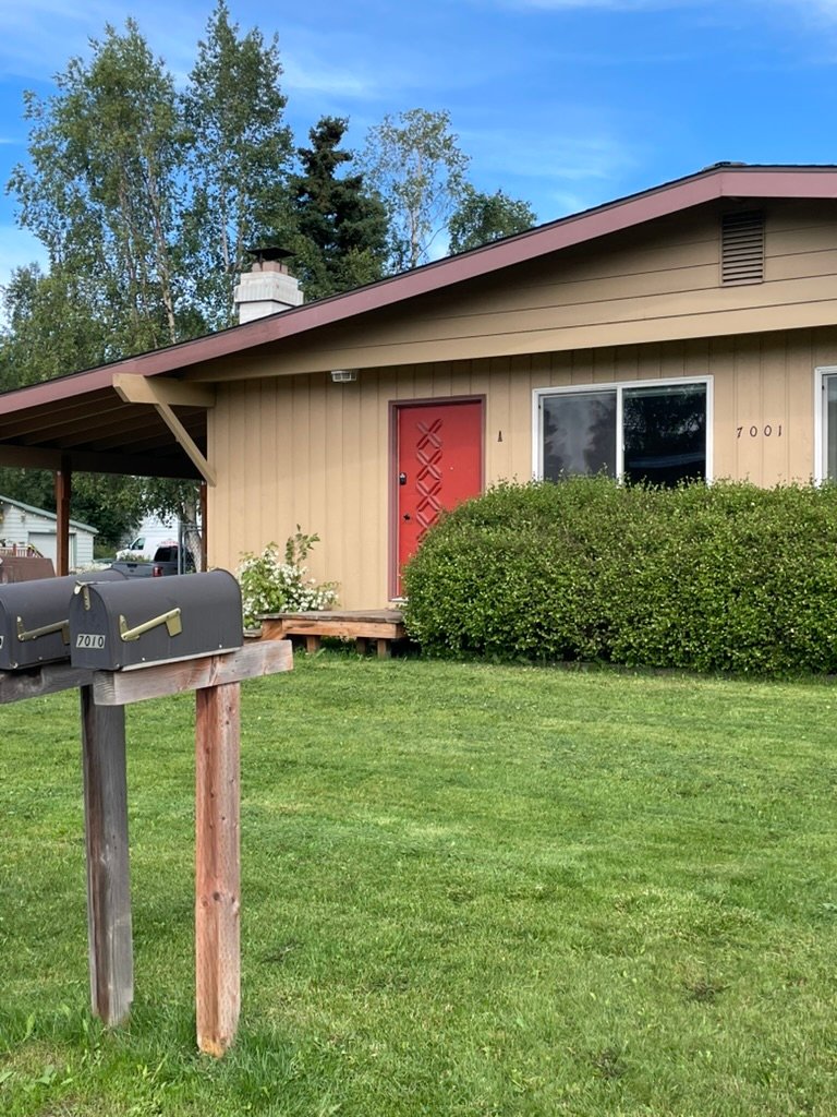 Anchorage Multiplex: 7001 Rovenna St