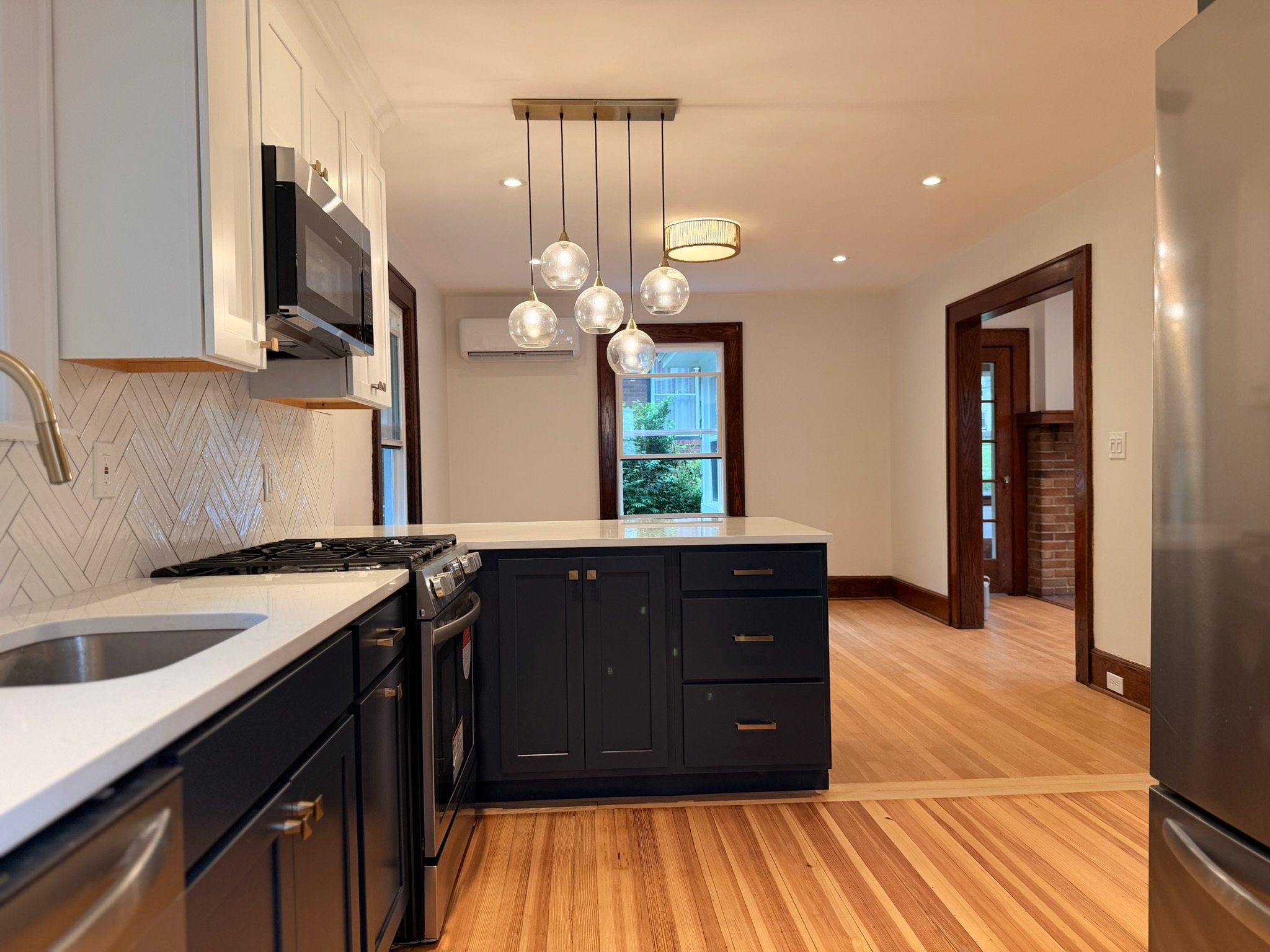 Orange House: 160 Clairmont Terrace