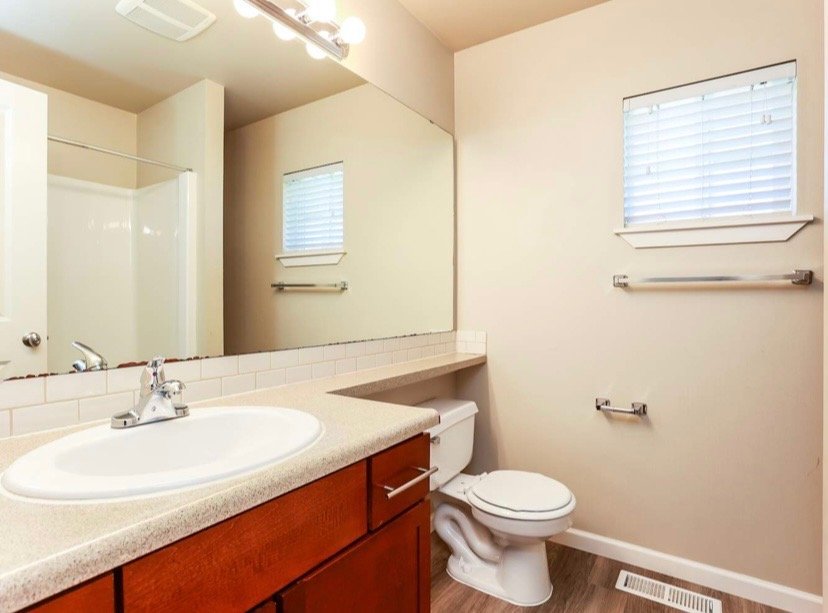 Glen Burnie House: 817 Broadview Blvd N
