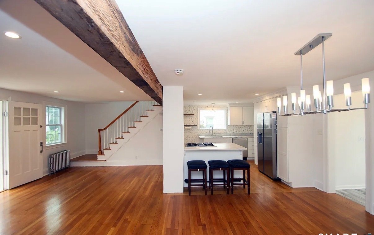 Bridgeport House: 570 Westfield Ave