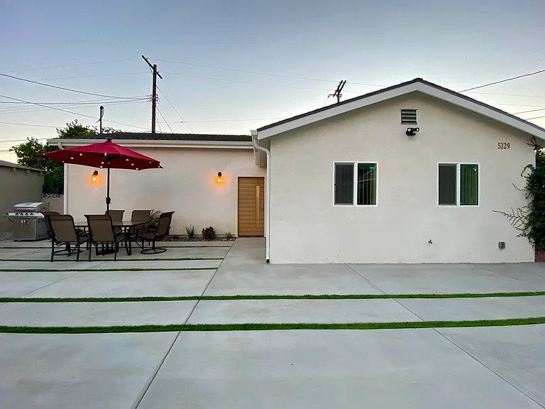 Sherman Oaks House: 5329 Willis Ave