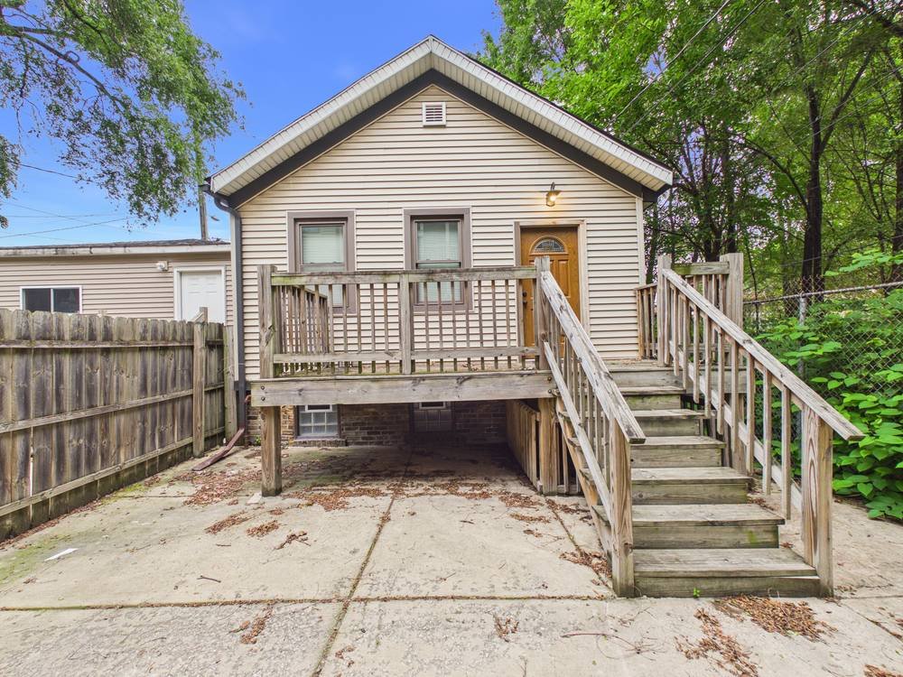 Chicago Apartment: 1722 W Hastings St