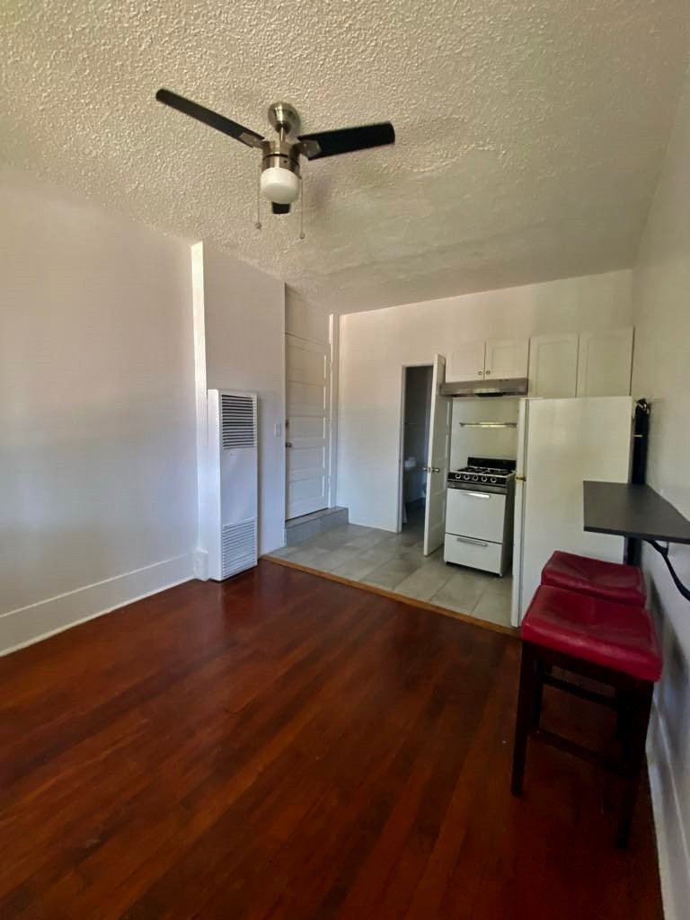 West Hollywood Apartment: 1114 n poinsettia dr
