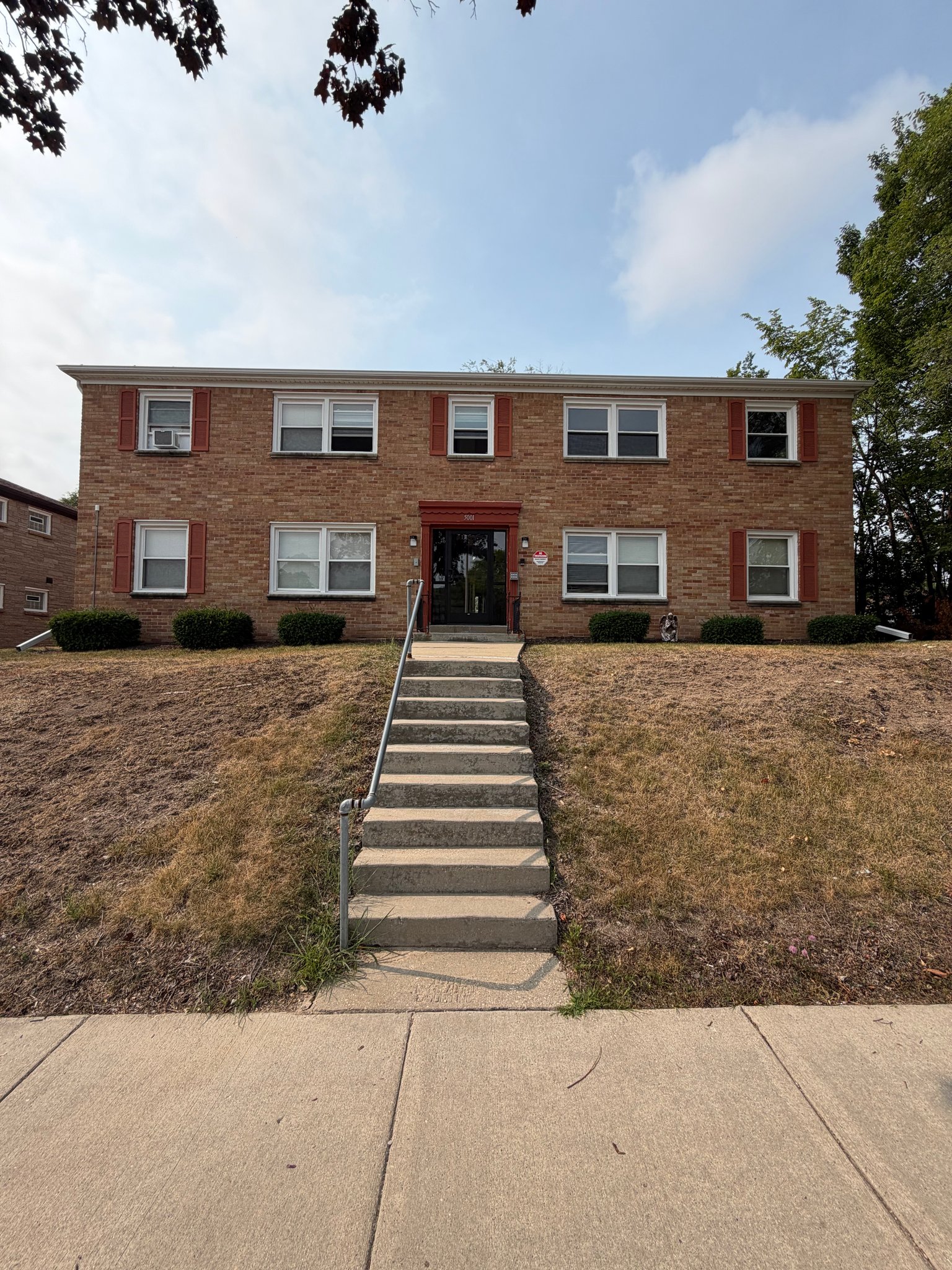 Milwaukee Apartment: 5001 W Oklahoma Ave