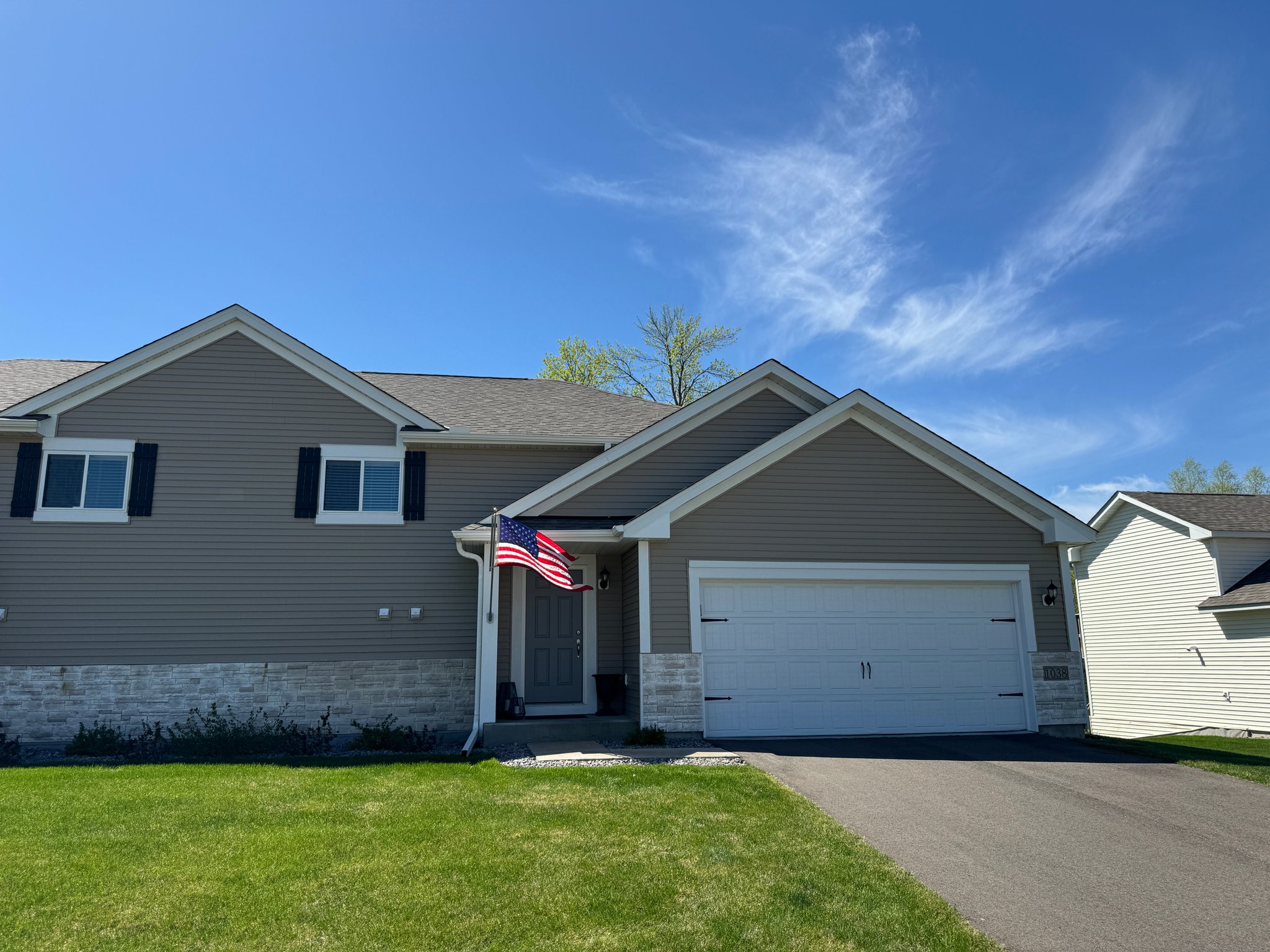 Montrose House: 1038 White Tail Ln