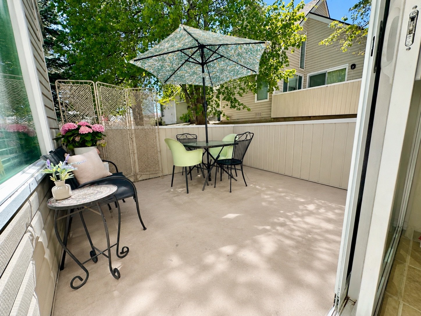 Aurora Townhome: 2461 S. Xanadu way