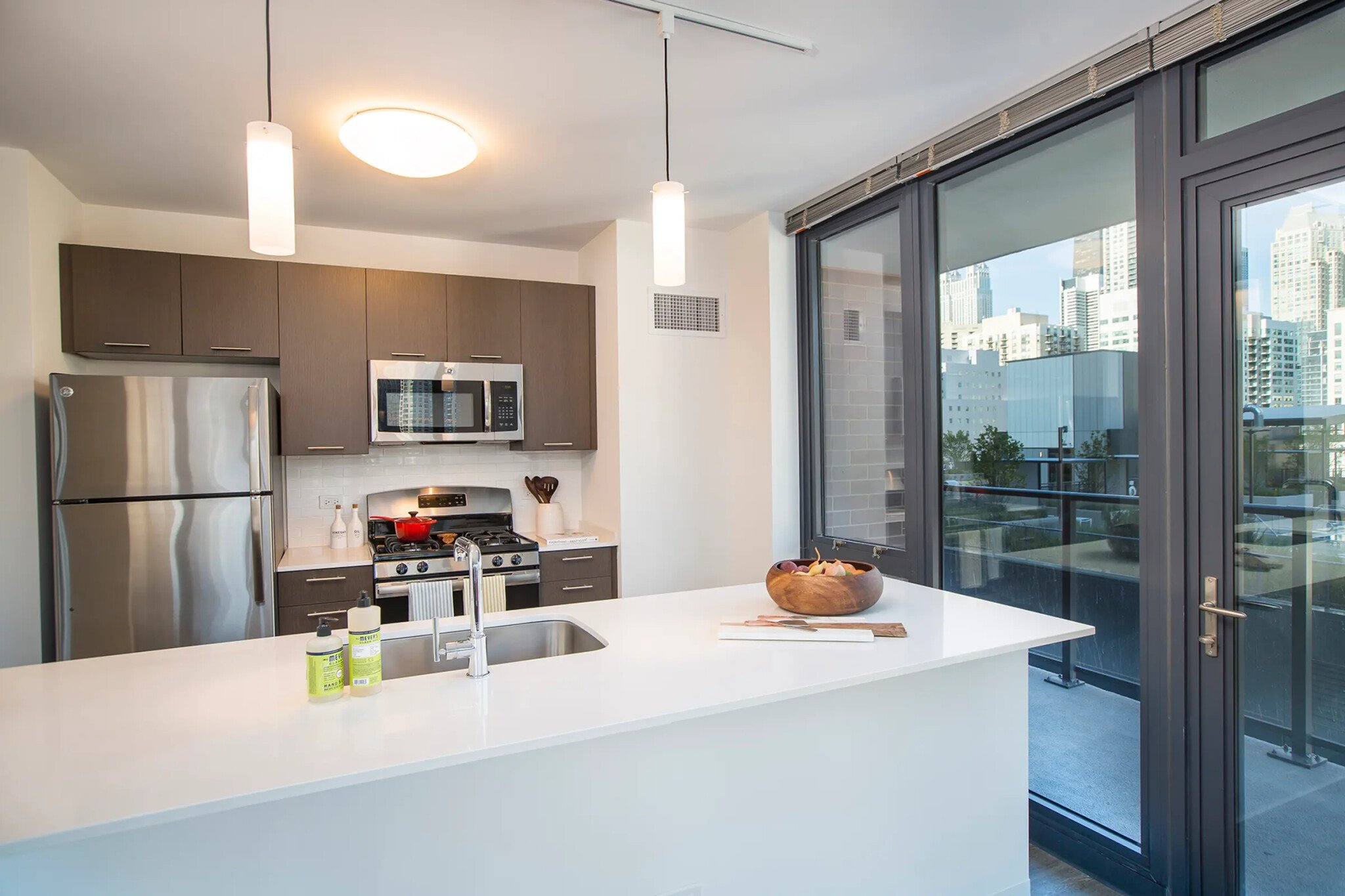 Chicago Apartment: 613 N Wells St