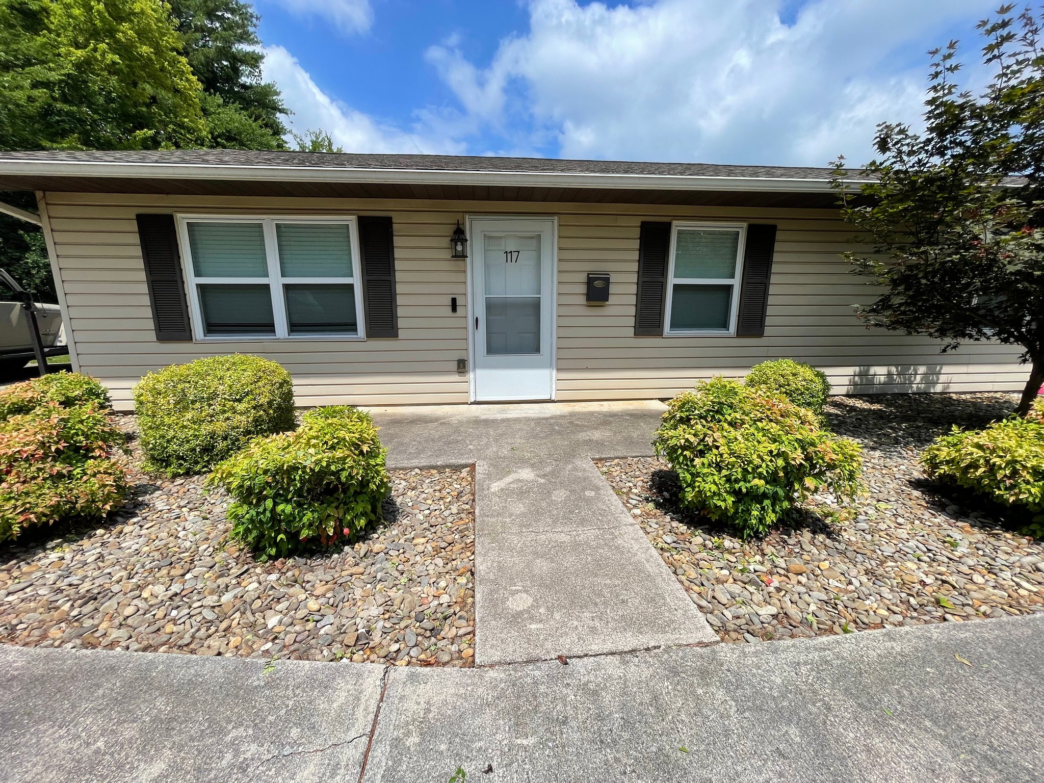Maryville Multiplex: 117 Stonetree Dr