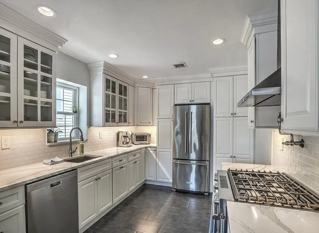 Long Beach House: 240 E Market St