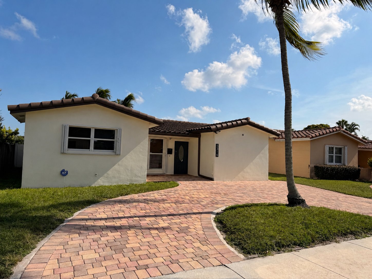 Hollywood House: 5316 Taft St