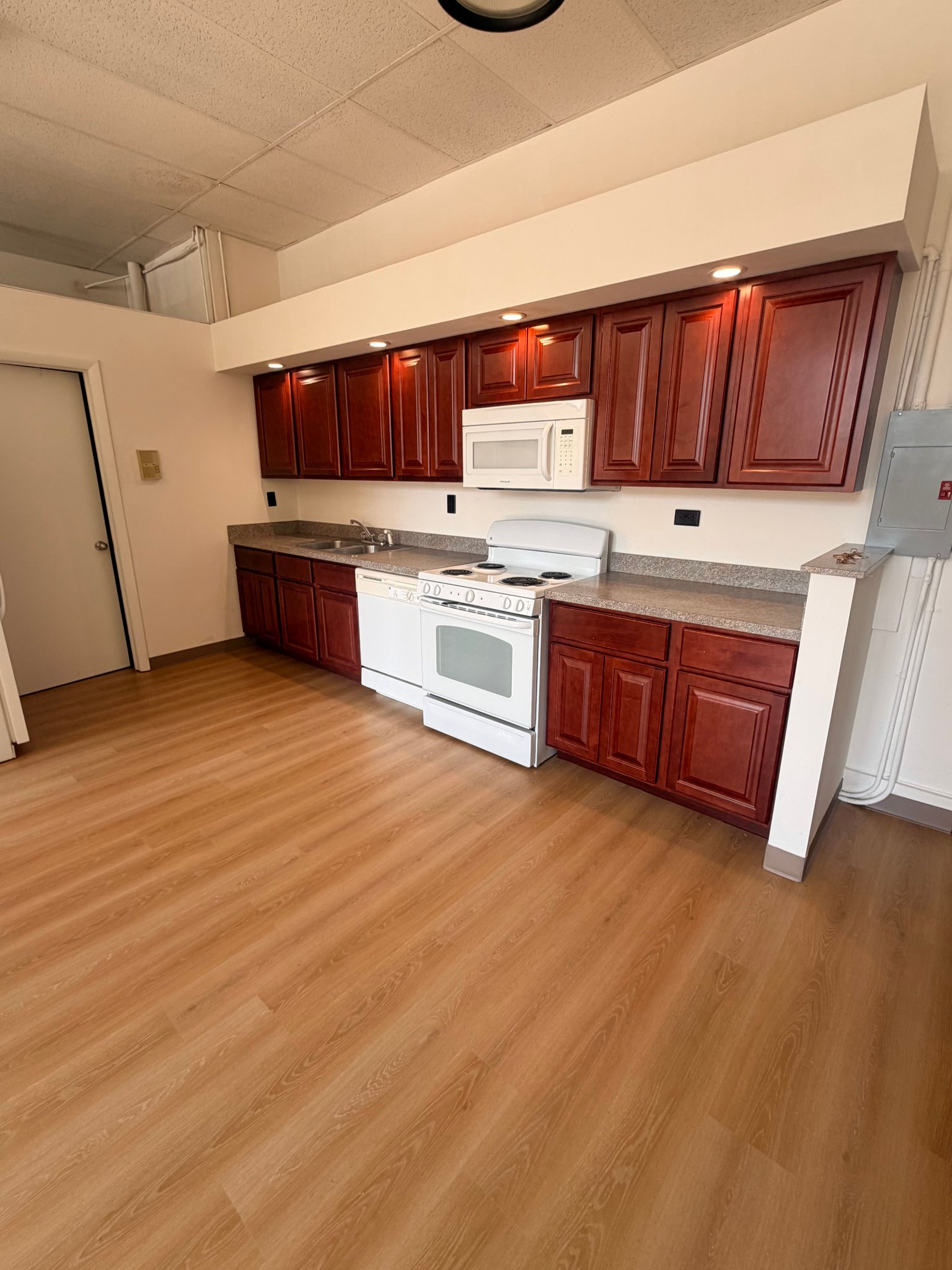 whitesboro Apartment: 181 main st