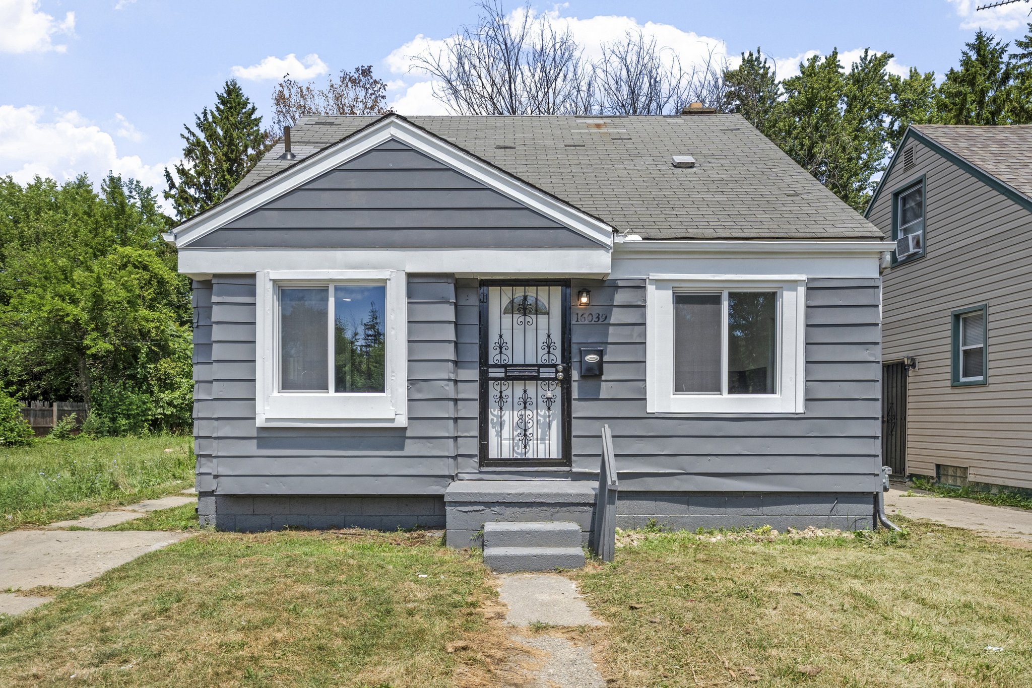 Detroit House: 16039 Fairmount Dr