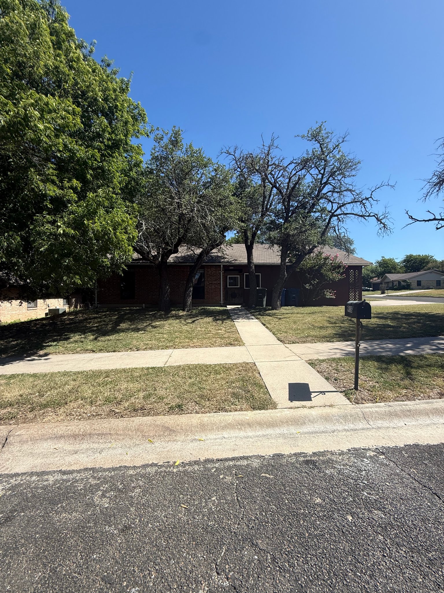 Copperas Cove House: 933 Edwards St