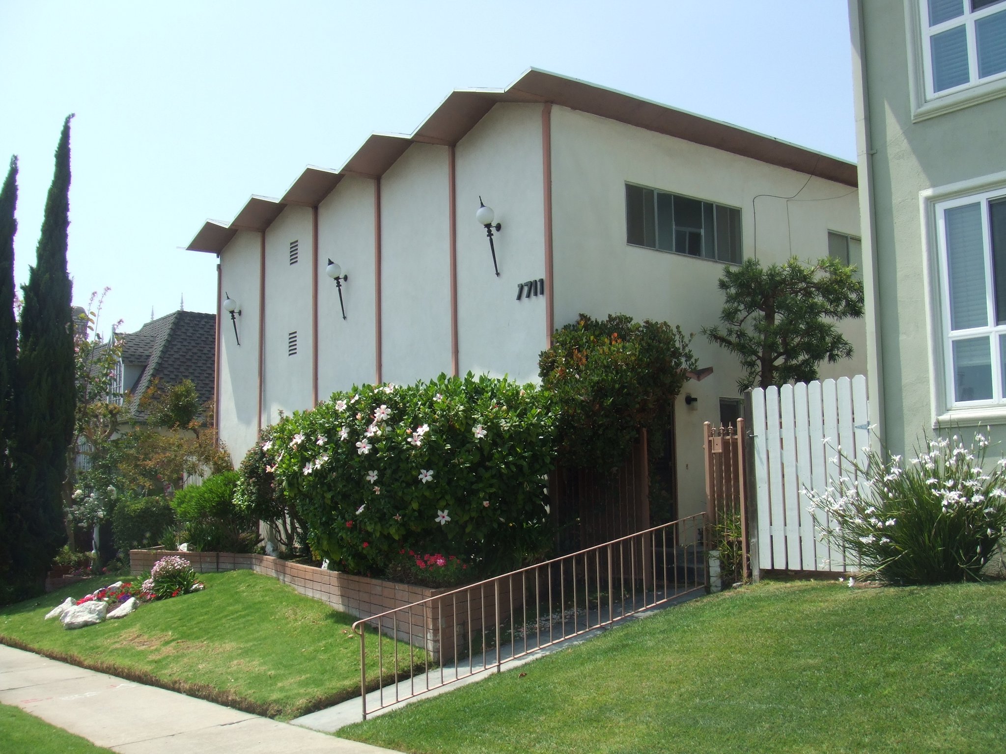 Playa del Rey Multiplex: 7711 W Manchester Ave