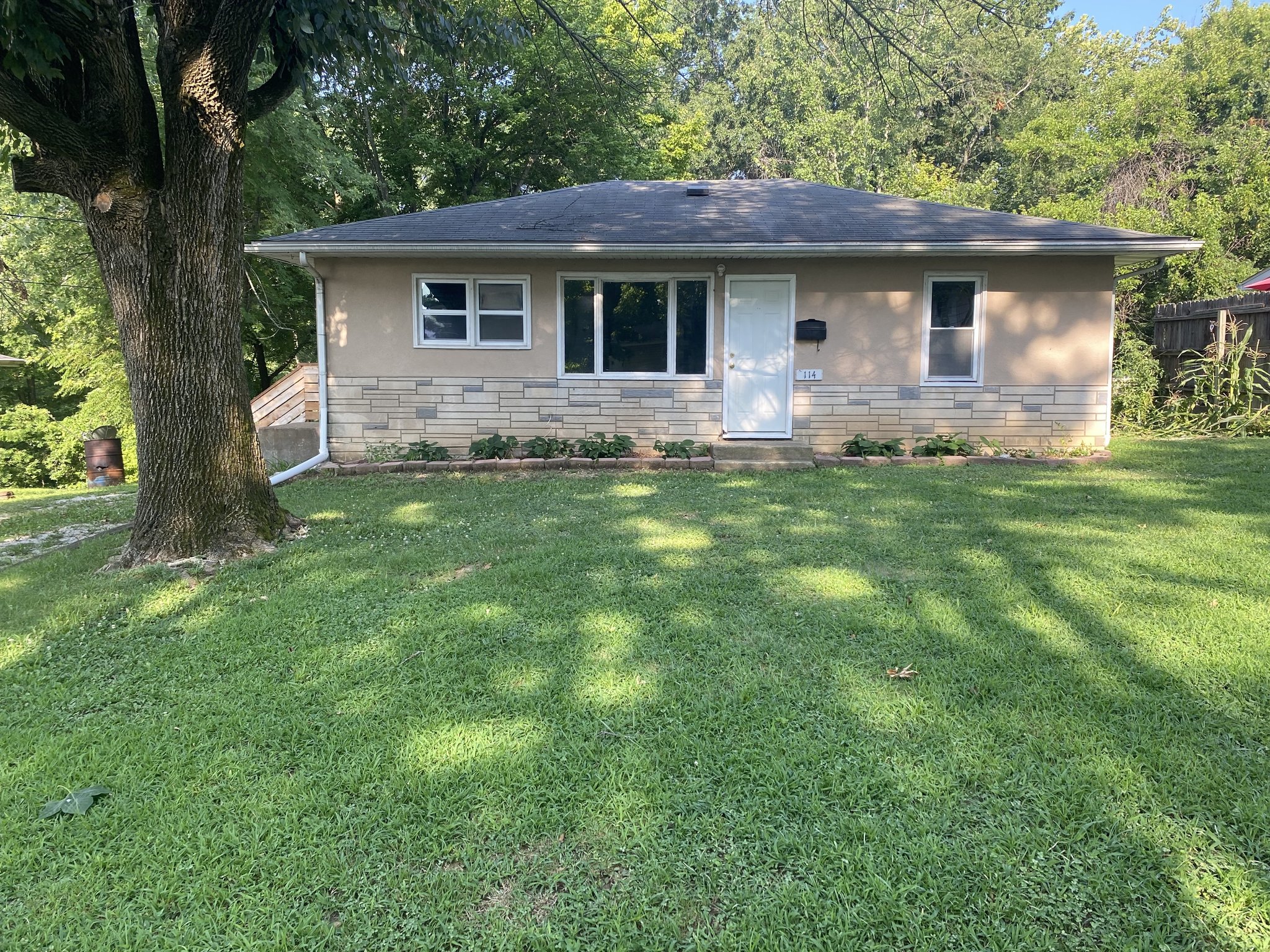 Cottage Hills House: 114 Pine St
