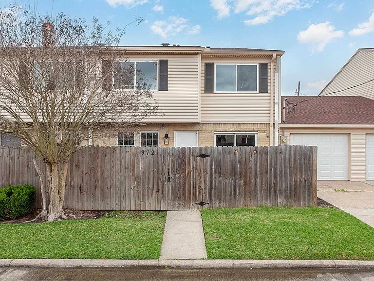 Beaumont Townhome: 972 Park Meadow