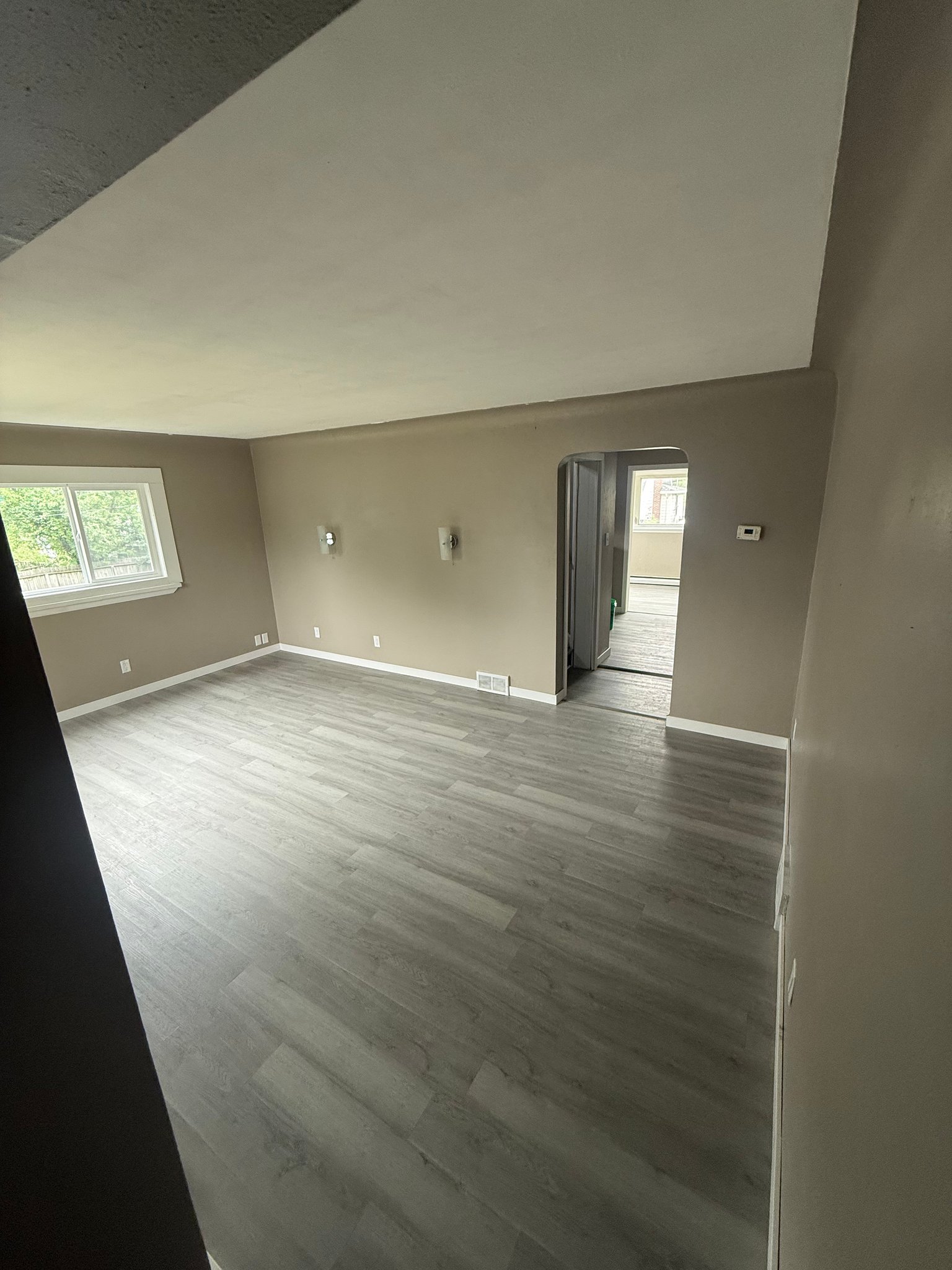 duluth House: 409 N 77th ave W