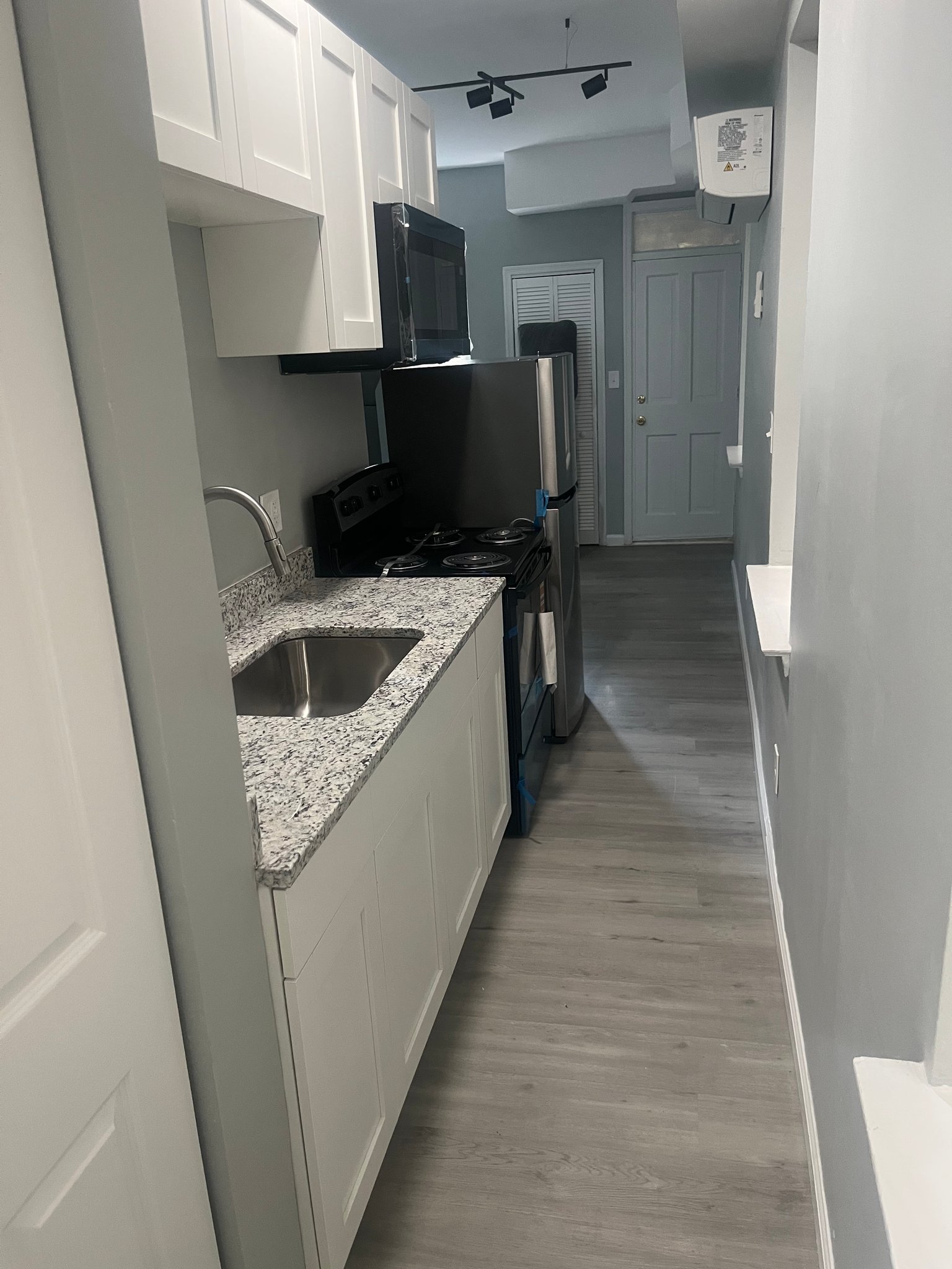Baltimore Apartment: 1027 W Baltimore St