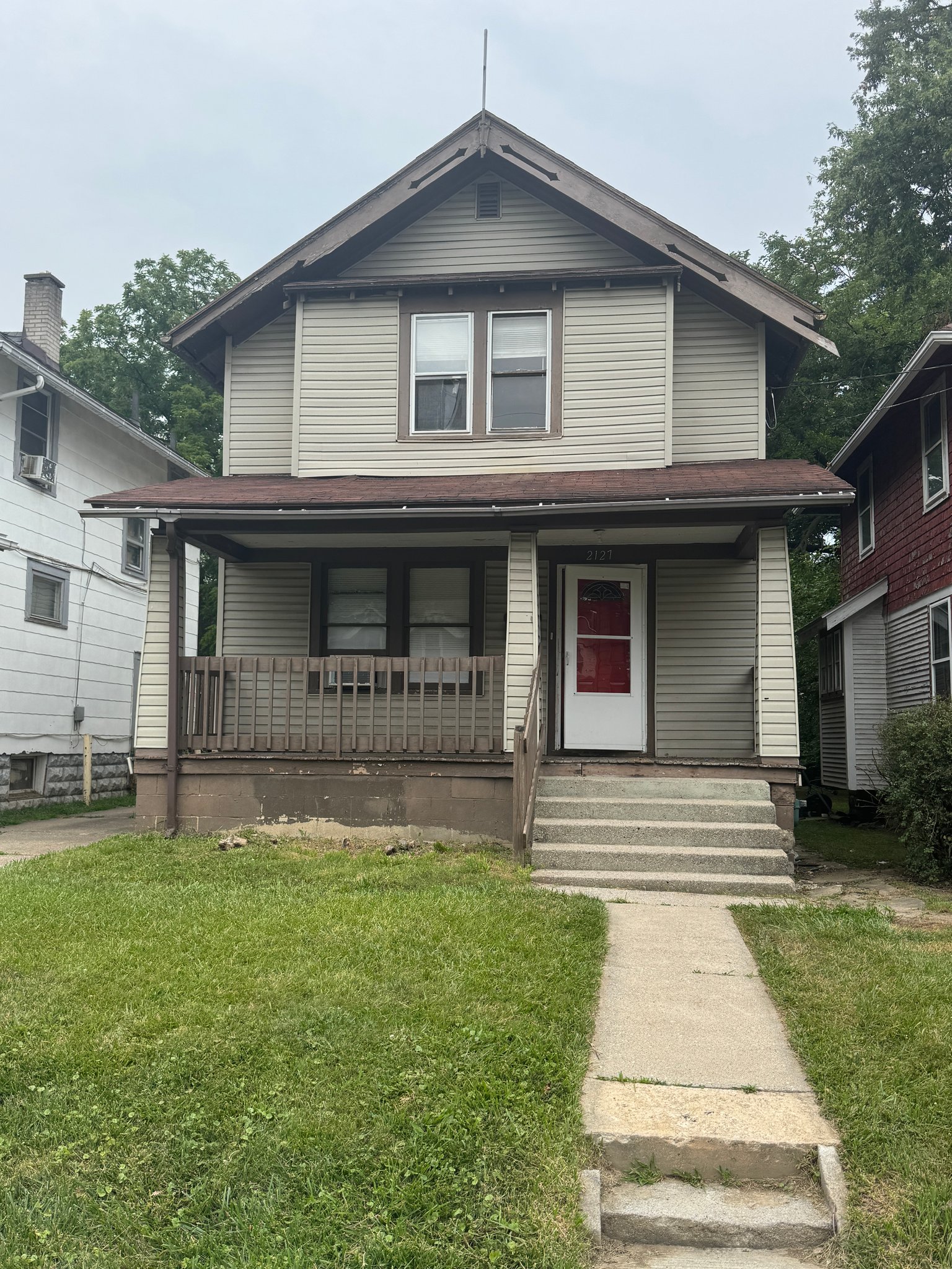 Toledo House: 2127 Elliott Ave