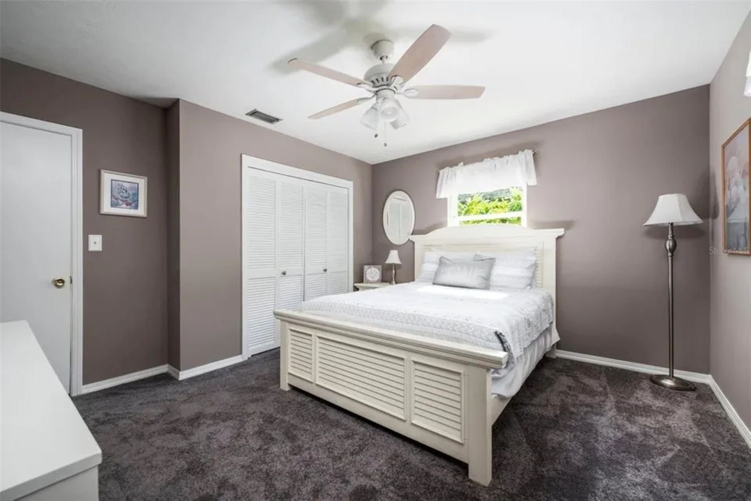 Brandon House: 619 E Lumsden Rd