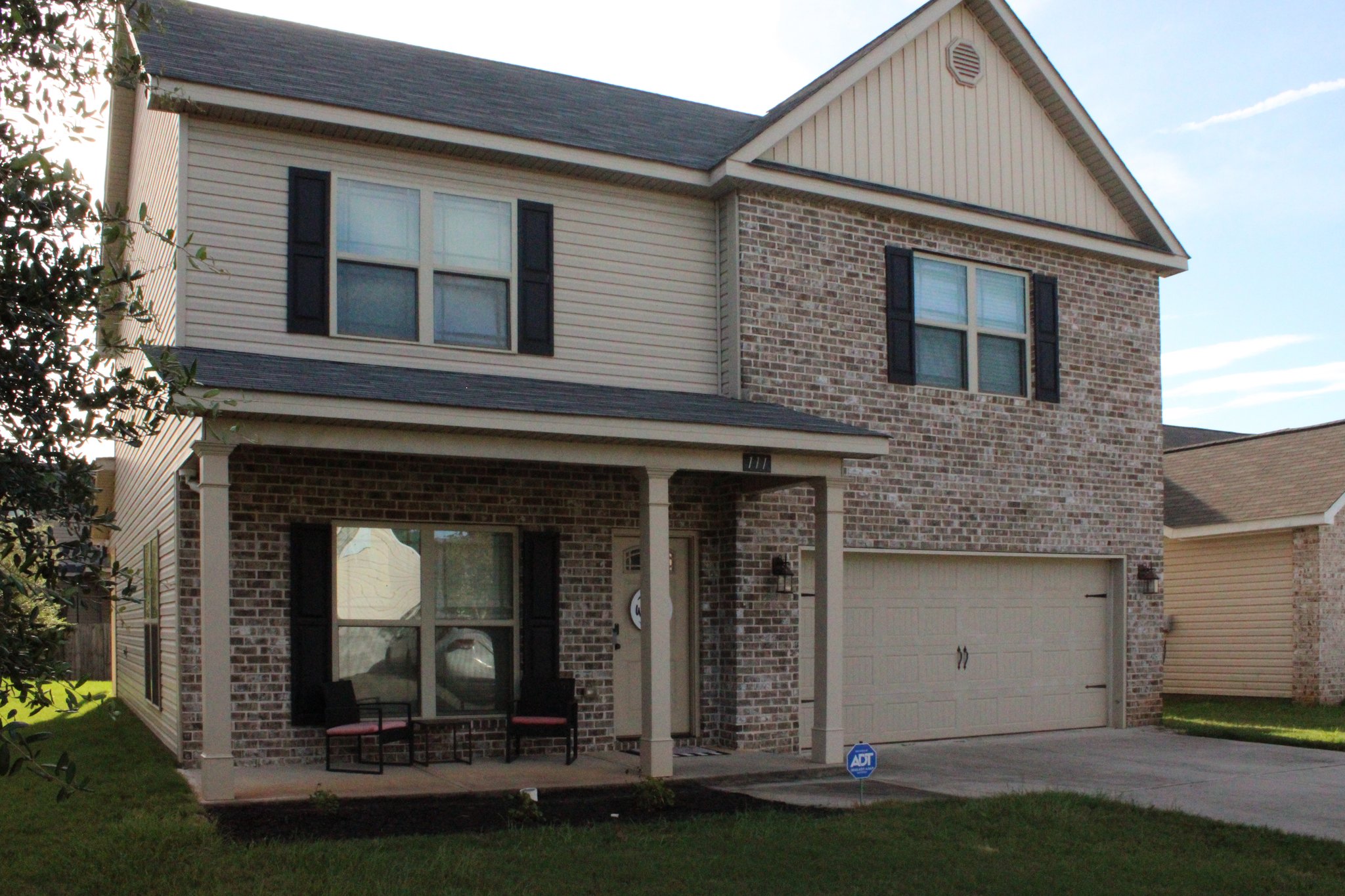 Warner Robins House: 111 Sourwood Ln