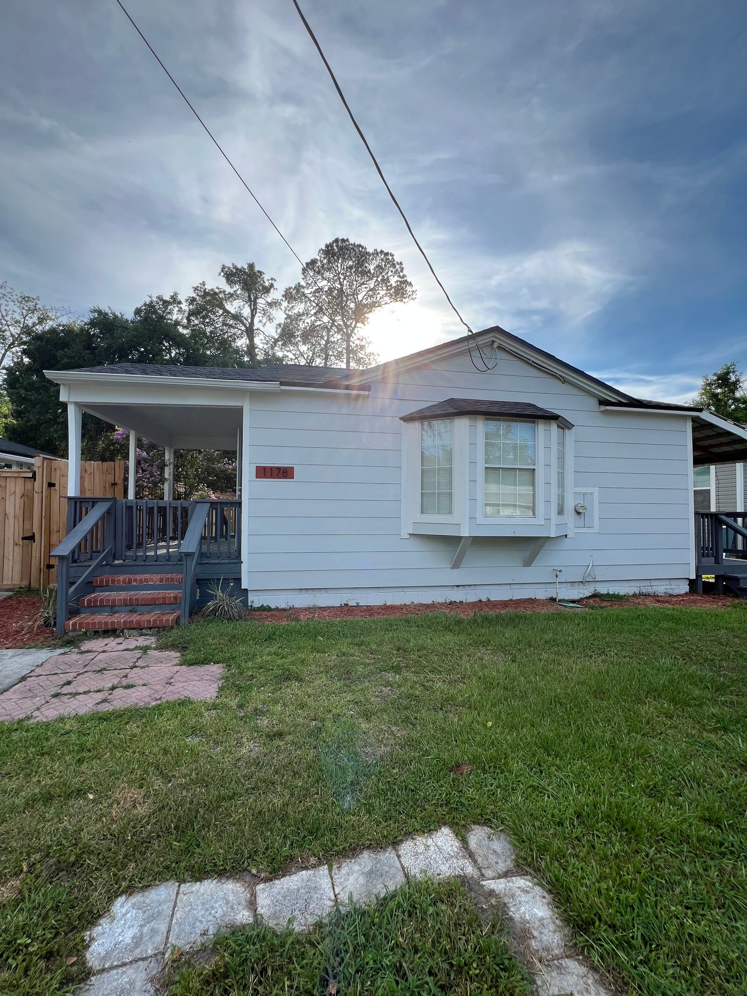 Jacksonville House: 1178 Murray Dr