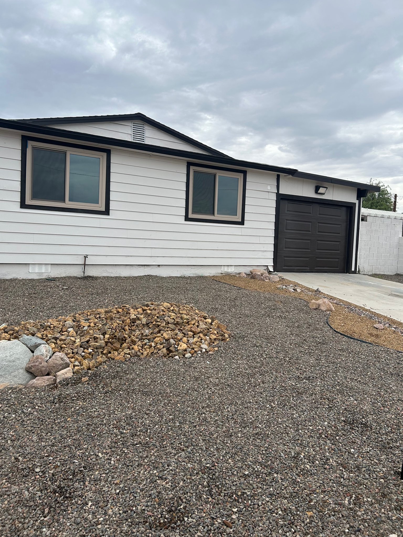 Needles House: 2049 Desoto St,