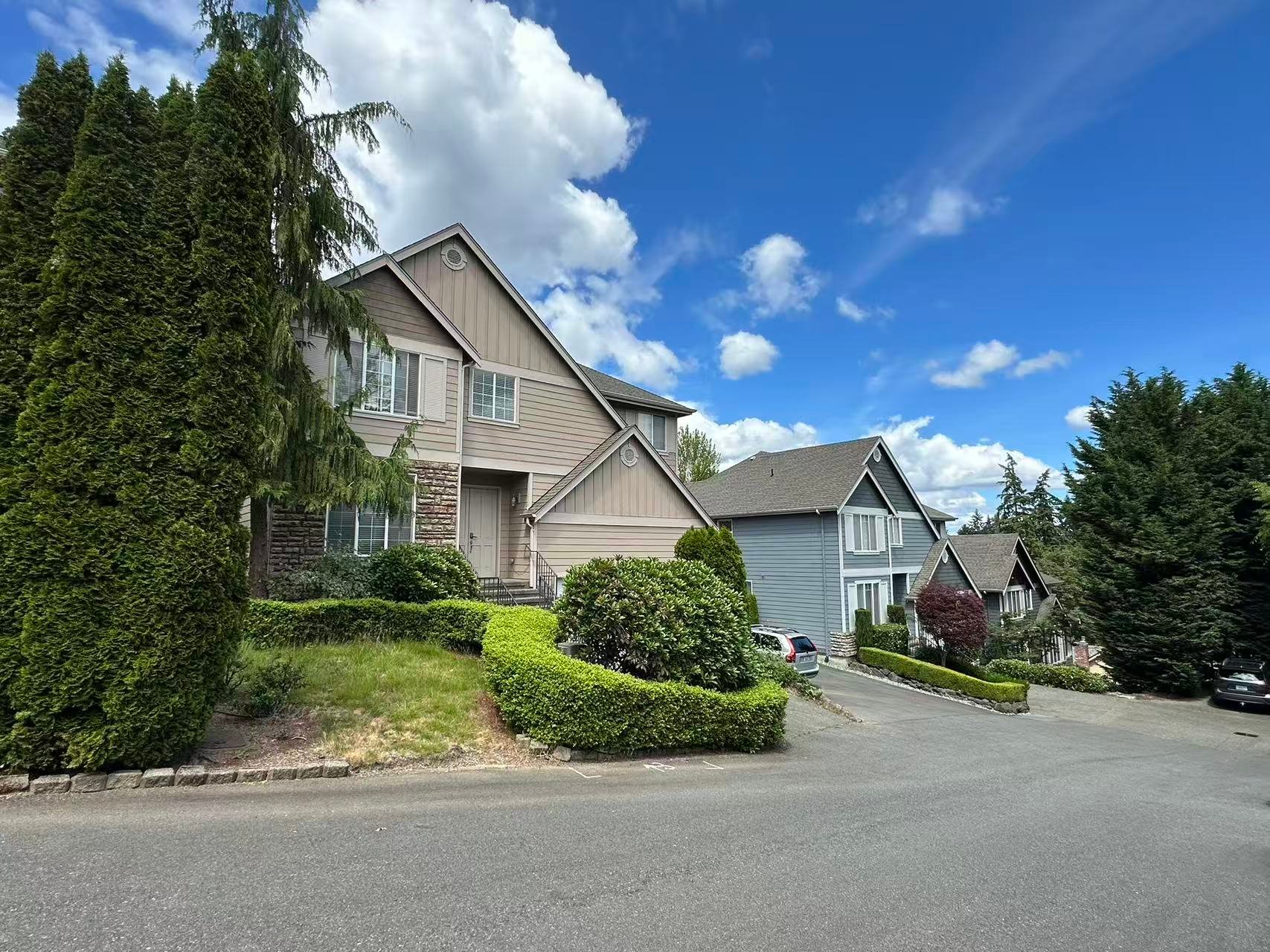 Renton House: 3711 Lincoln Ct NE