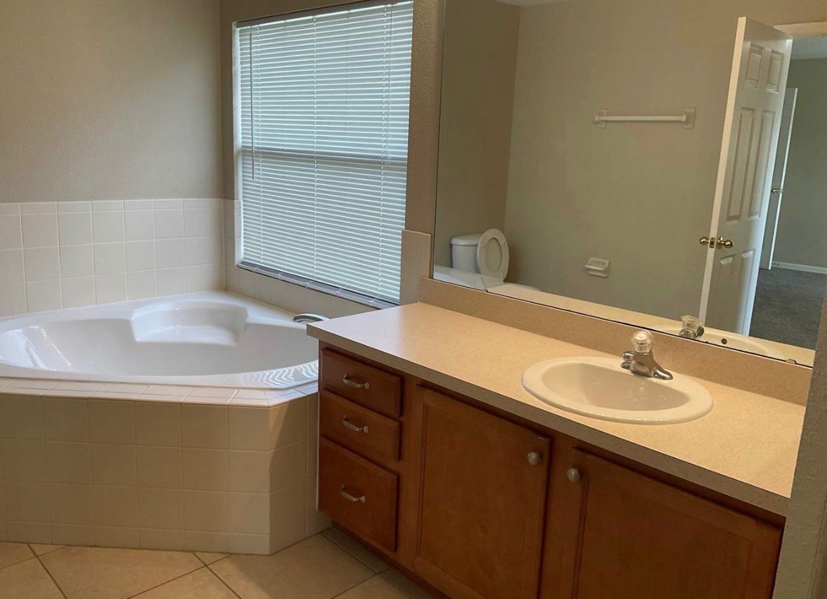 Atlanta House: 1649 Lakewood Ave SE