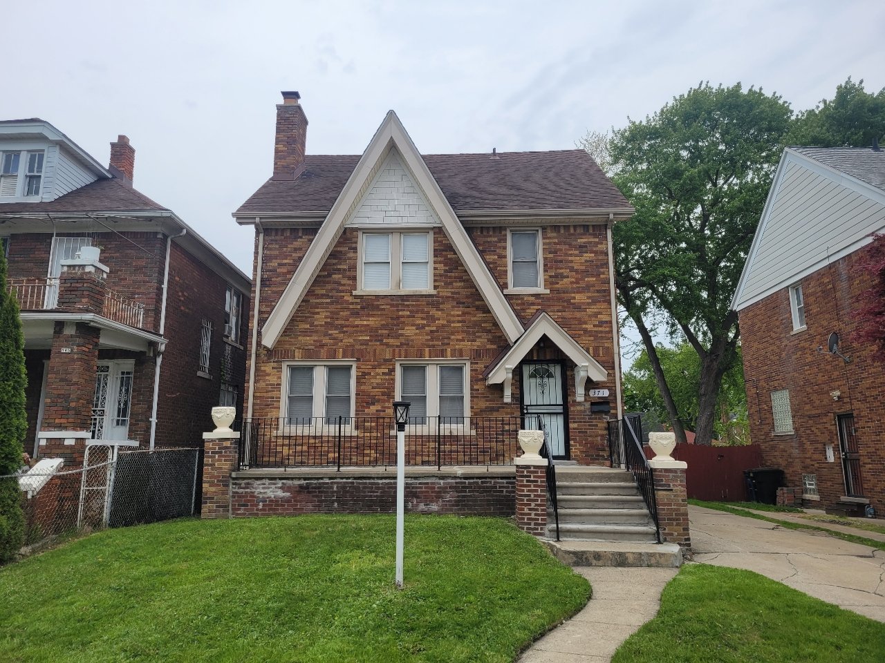 Detroit House: 371 Piper Blvd