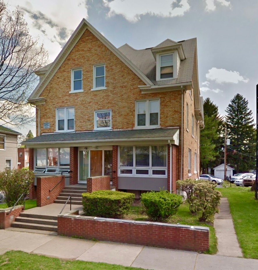State College Apartment: 126 E Fairmount Ave