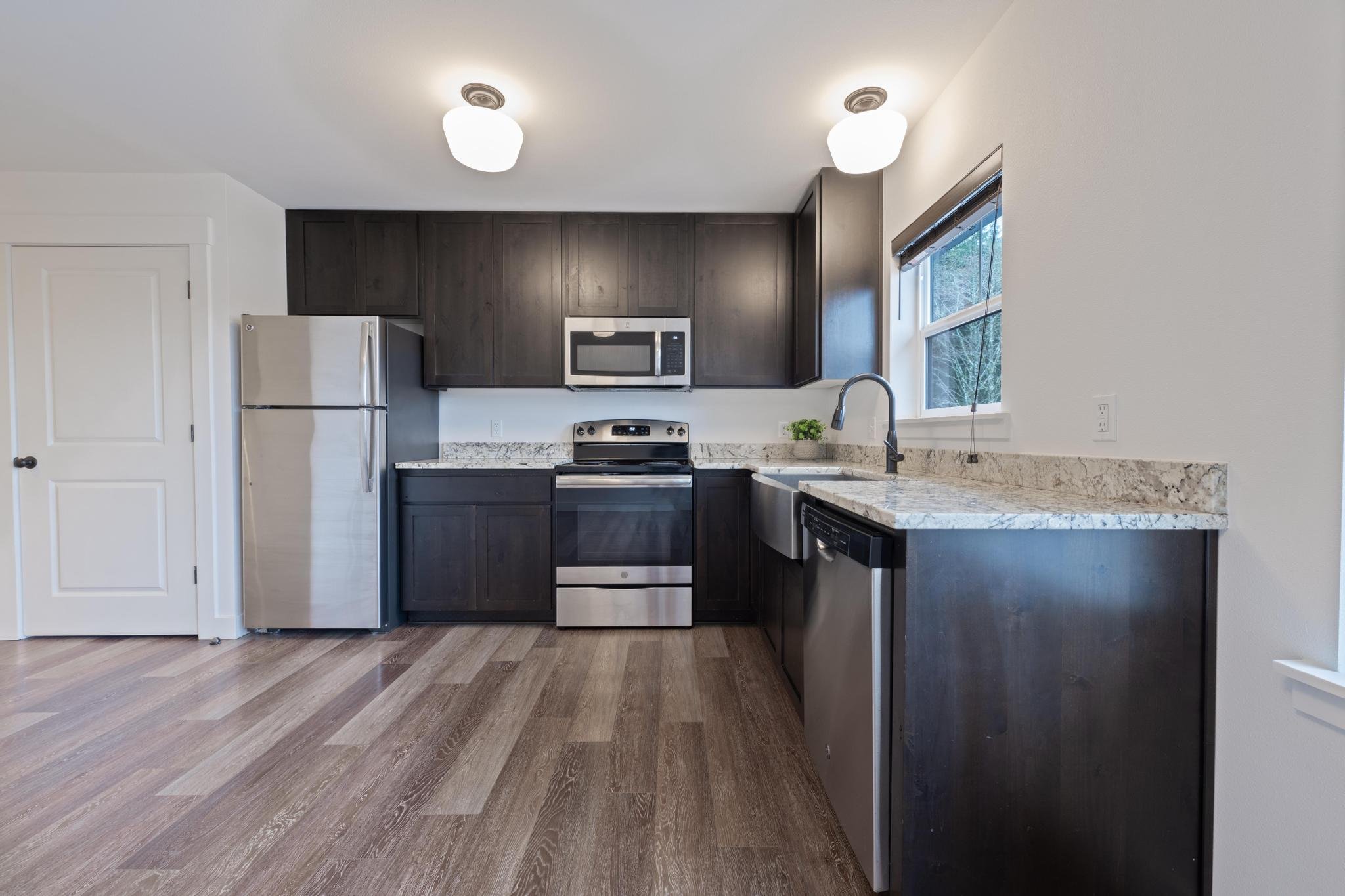 Warrenton Multiplex: 1513-1523-1533 SE Honeysuckle Loop