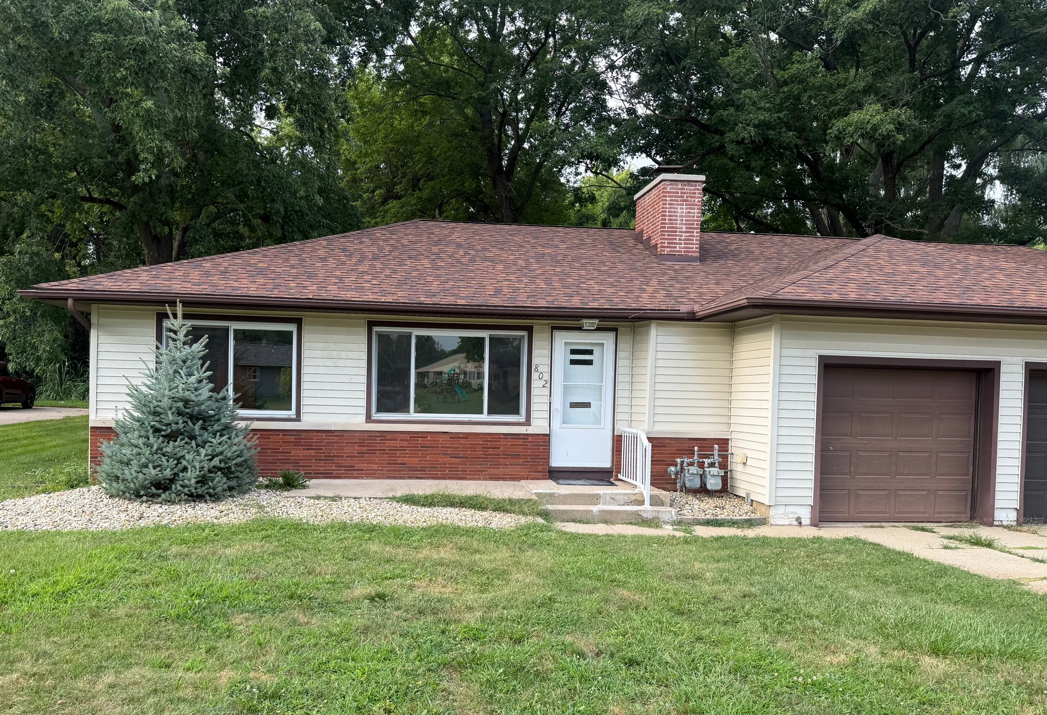 Washington Apartment: 802 Crestview Dr