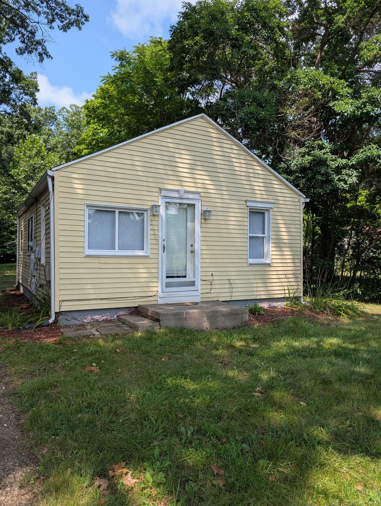 South Bend House: 52599 Emmons Rd