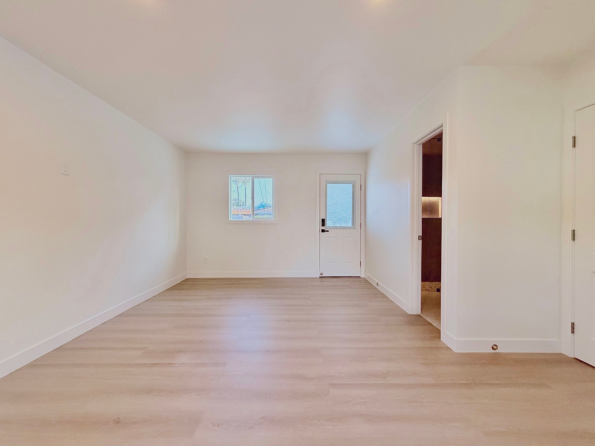 Anaheim Single Room: 309 W Hampshire Ave