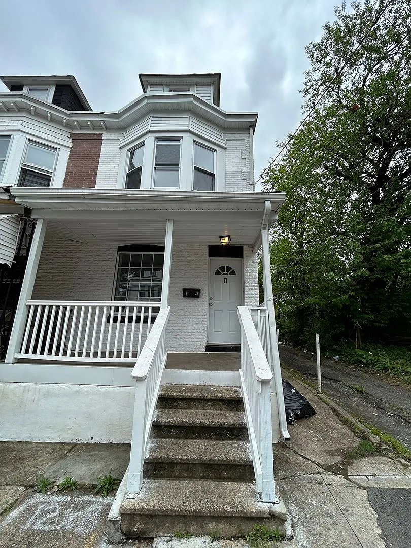 Trenton Apartment: 19 E Ingham Ave