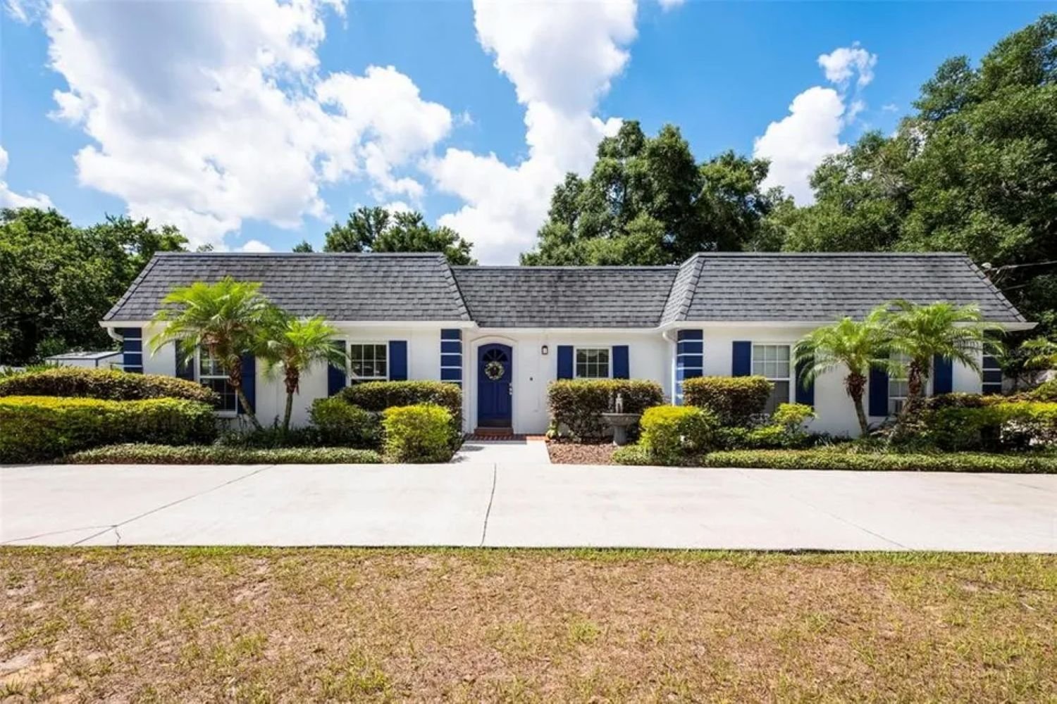 Brandon House: 619 E Lumsden Rd
