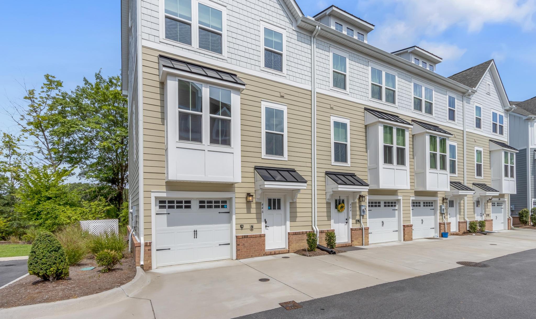 Norfolk Townhome: 446 Westport Street