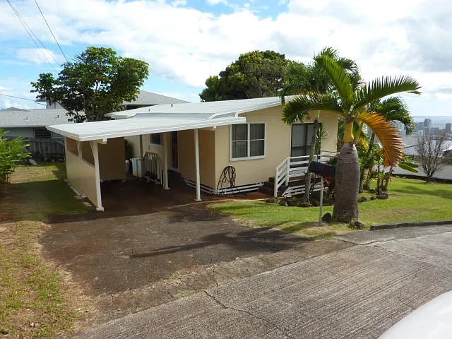 Honolulu House: 1326 Alewa Dr