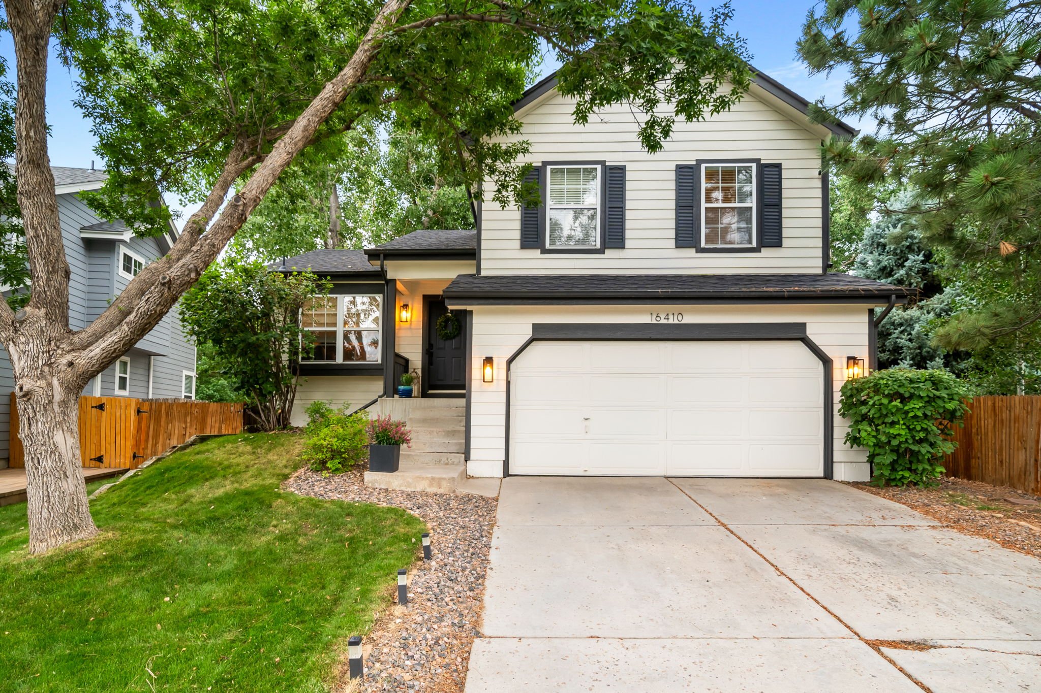 Parker Single Room: 16410 Martingale Dr