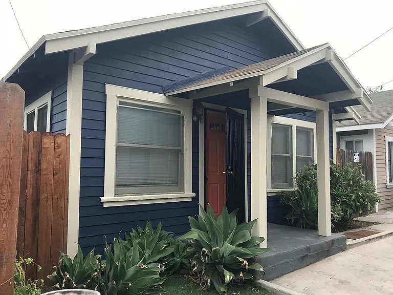 Long Beach House: 1033 E 4th St