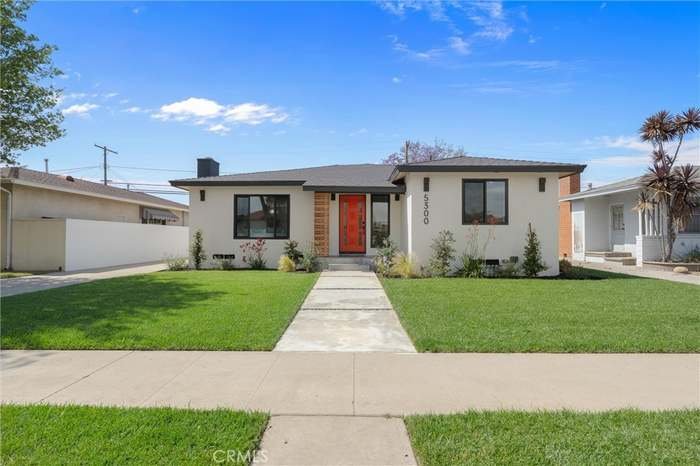 Long Beach House: 5300 E 28th St