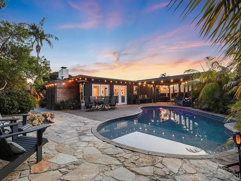 San Diego House: 5361 Van Nuys Ct