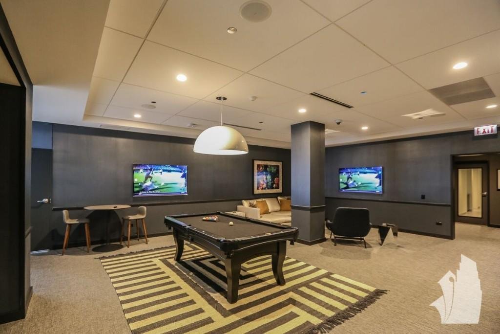 Chicago Condo: 160 W Superior