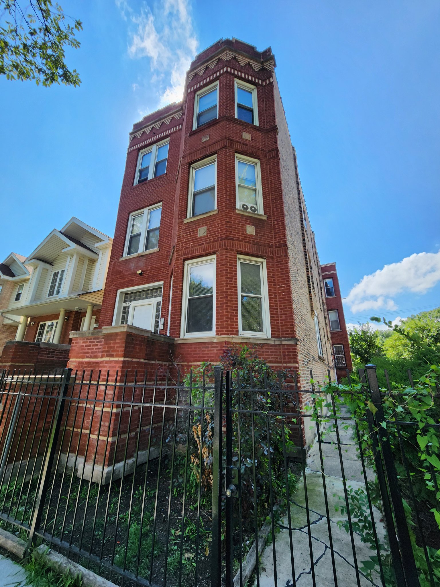 Chicago Apartment: 1650 S ST Louis