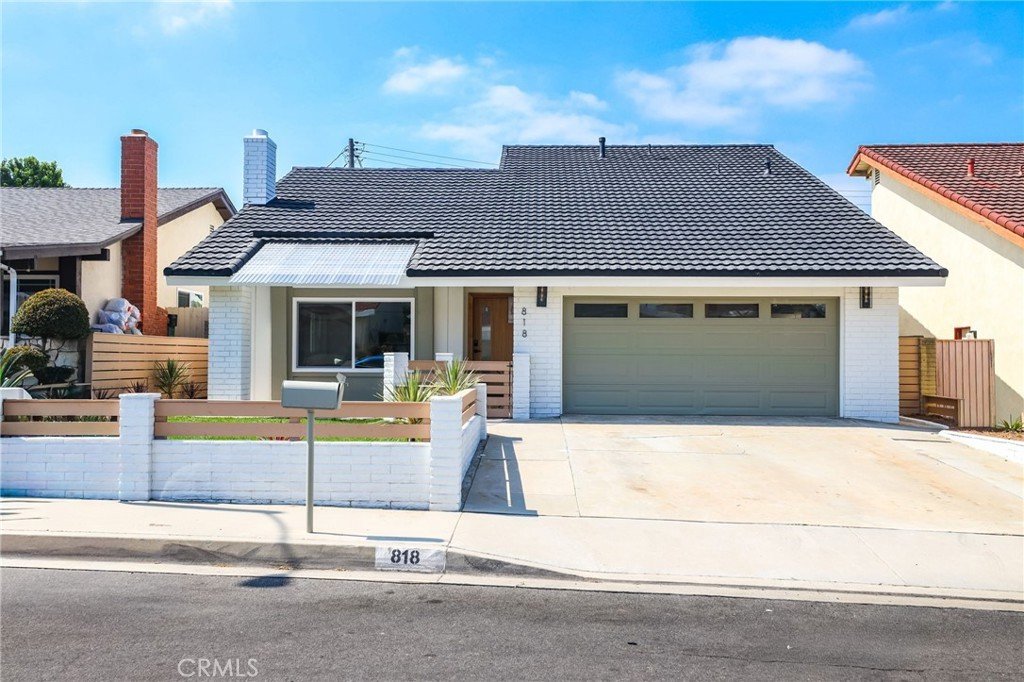 Torrance House: 818 W 213th St