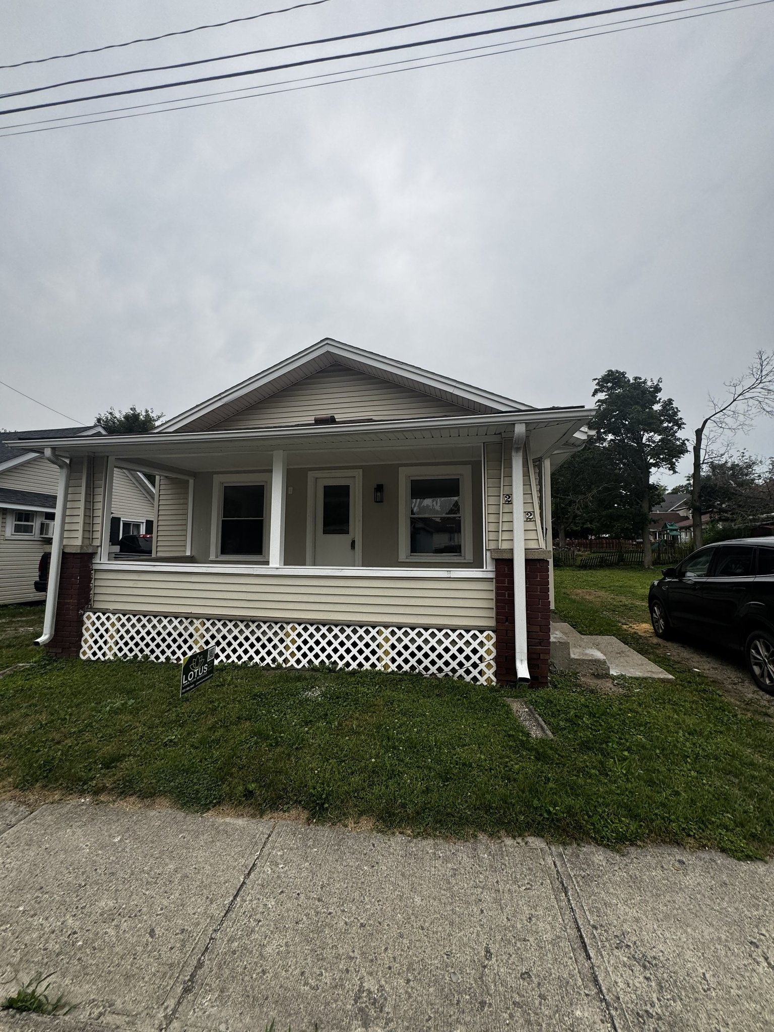 Bellefontaine House: 212 Ludlow Rd