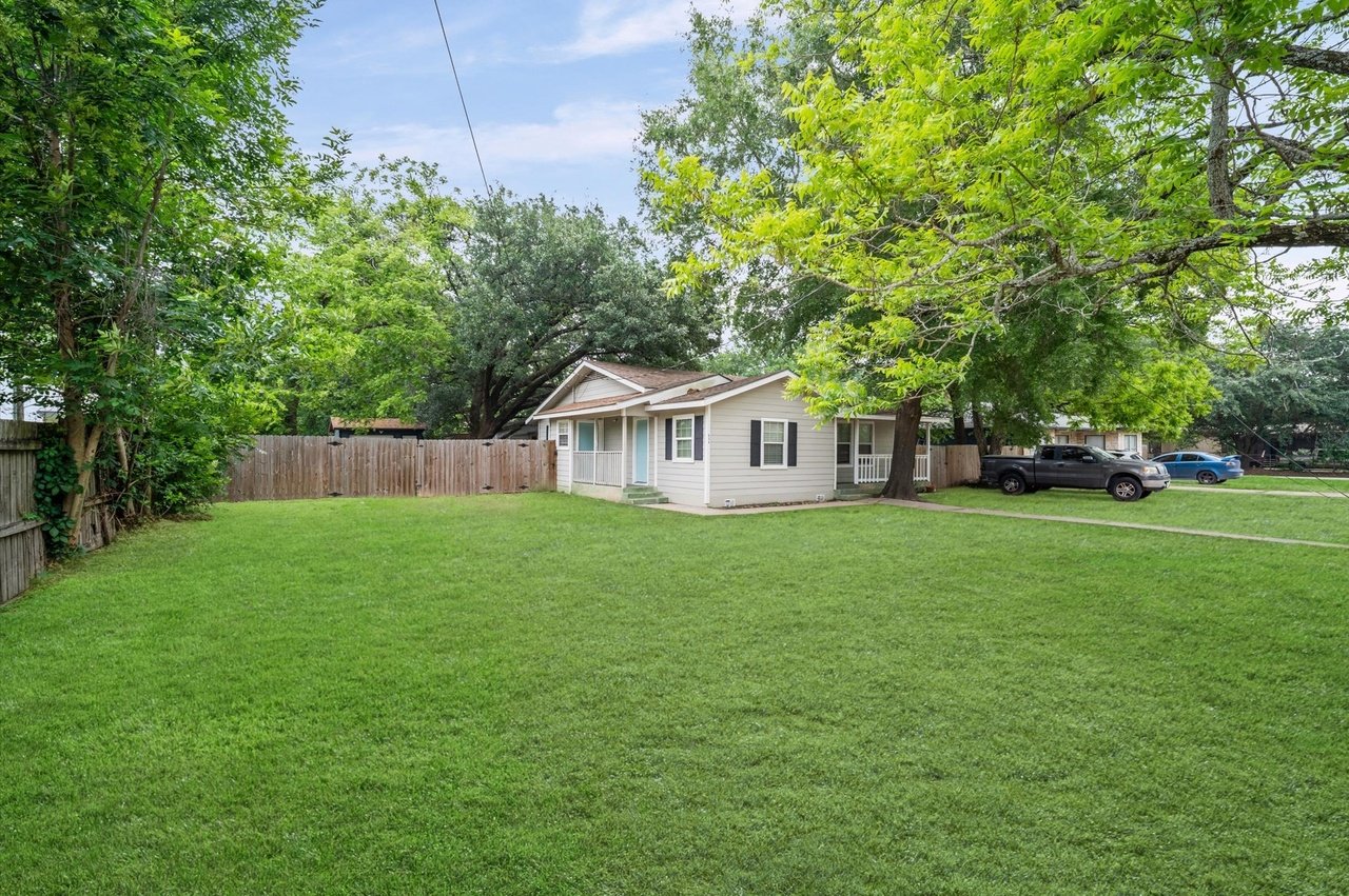 Conroe Apartment: 623 S 1st St