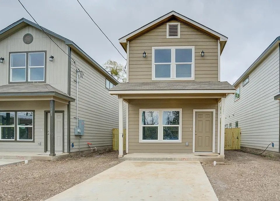 San Antonio House: 121 Lawton St