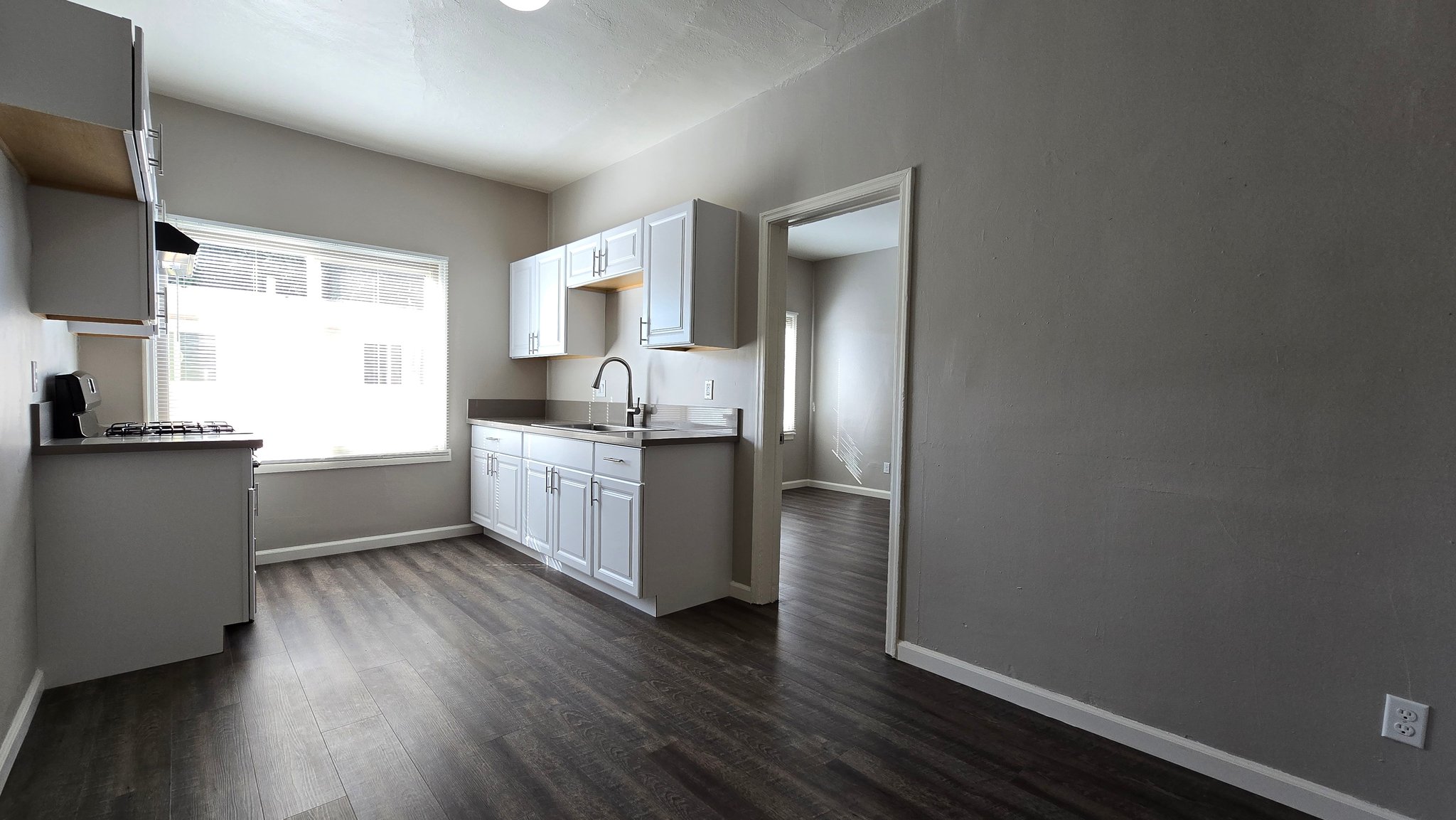 Glendale Apartment: 1140 E Elk Ave